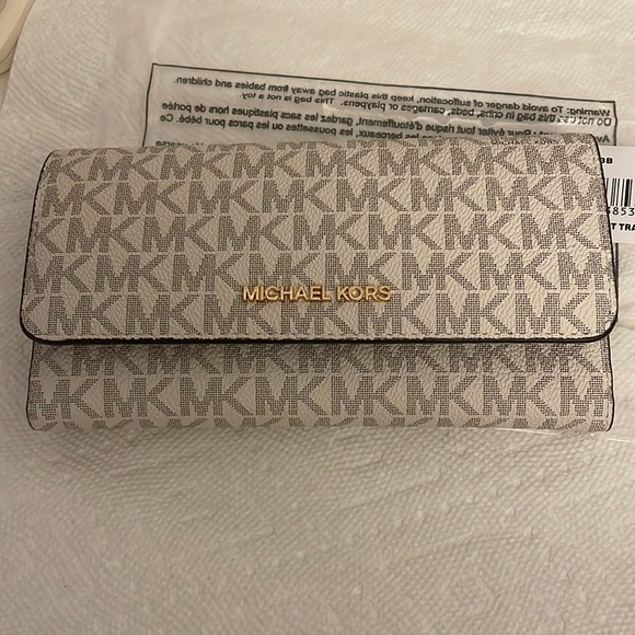 NWT Michael Kors Jet Set Large Logo Trifold Wallet. - Picture 1 of 3